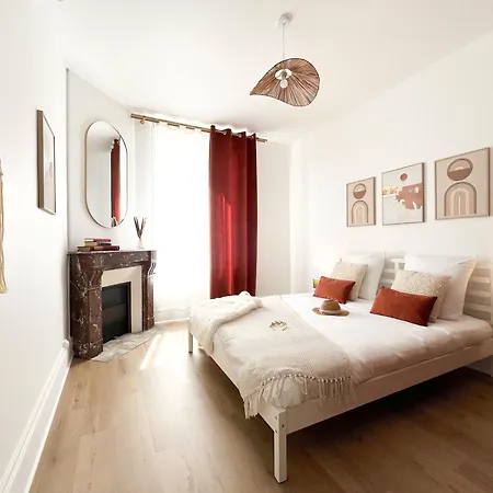Le Charmant, 2 Chambres, Parking Appartement *