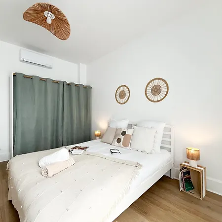 Le Charmant, 2 Chambres, Parking Apartment