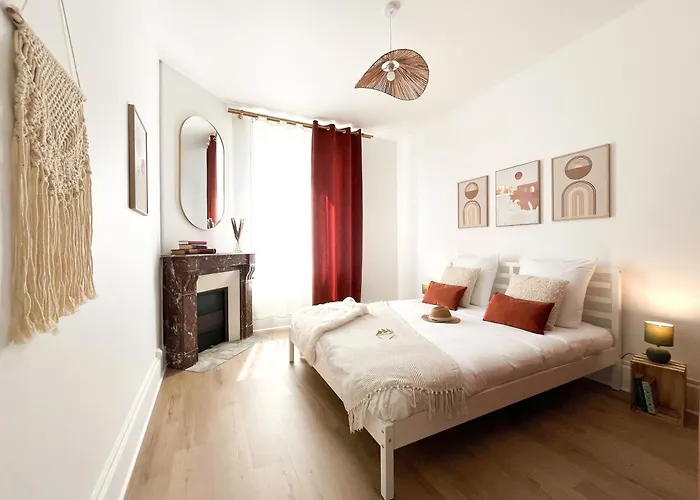 Le Charmant, 2 Chambres, Parking Apartmán *